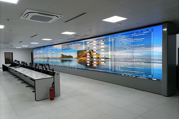 指揮中心使用液晶拼接屏還是小間距LED顯示屏好？