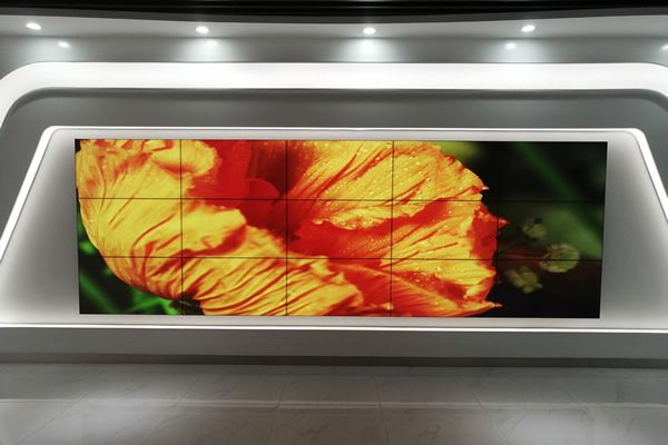 網(wǎng)絡(luò)直播間背景墻用液晶拼接屏好，還是LED顯示屏好？